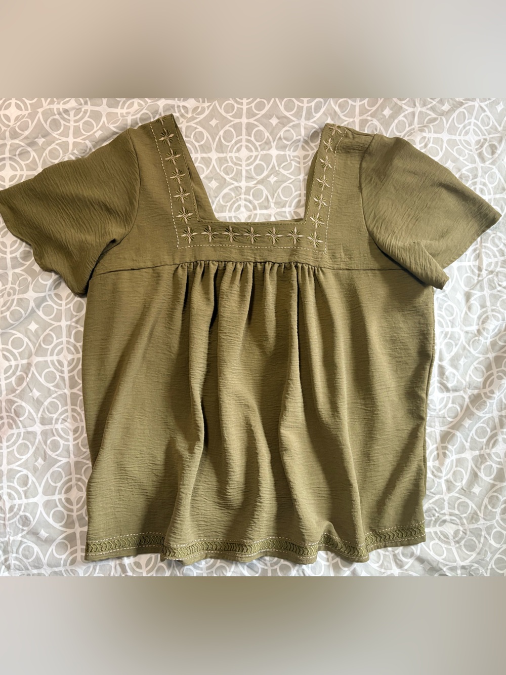 Bobeau Embroidered Maternity Scoop Neck Blouse size L
